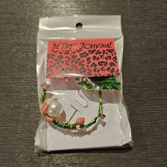 BETSEY Johnson Woman's Green Enamel Crystal Pearl Lotus Frog Charm Brooch Pin - Picture 2 of 5